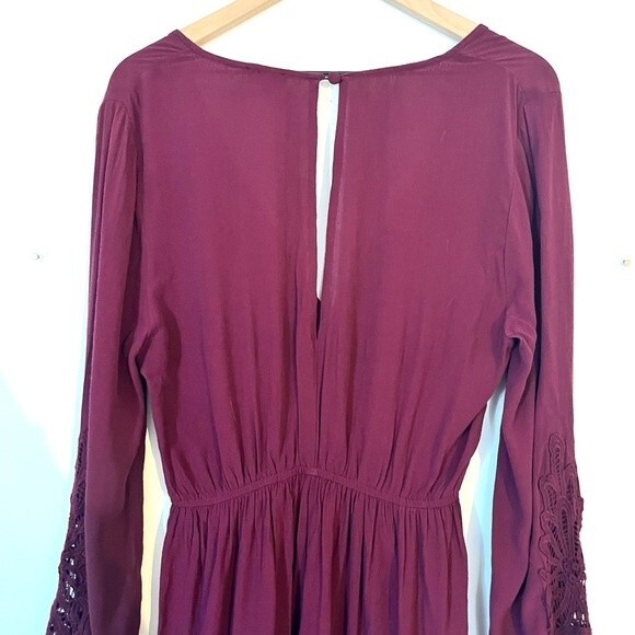 Tobi Remember My Name Surplice Flowy Crochet Romper - Picture 9 of 11